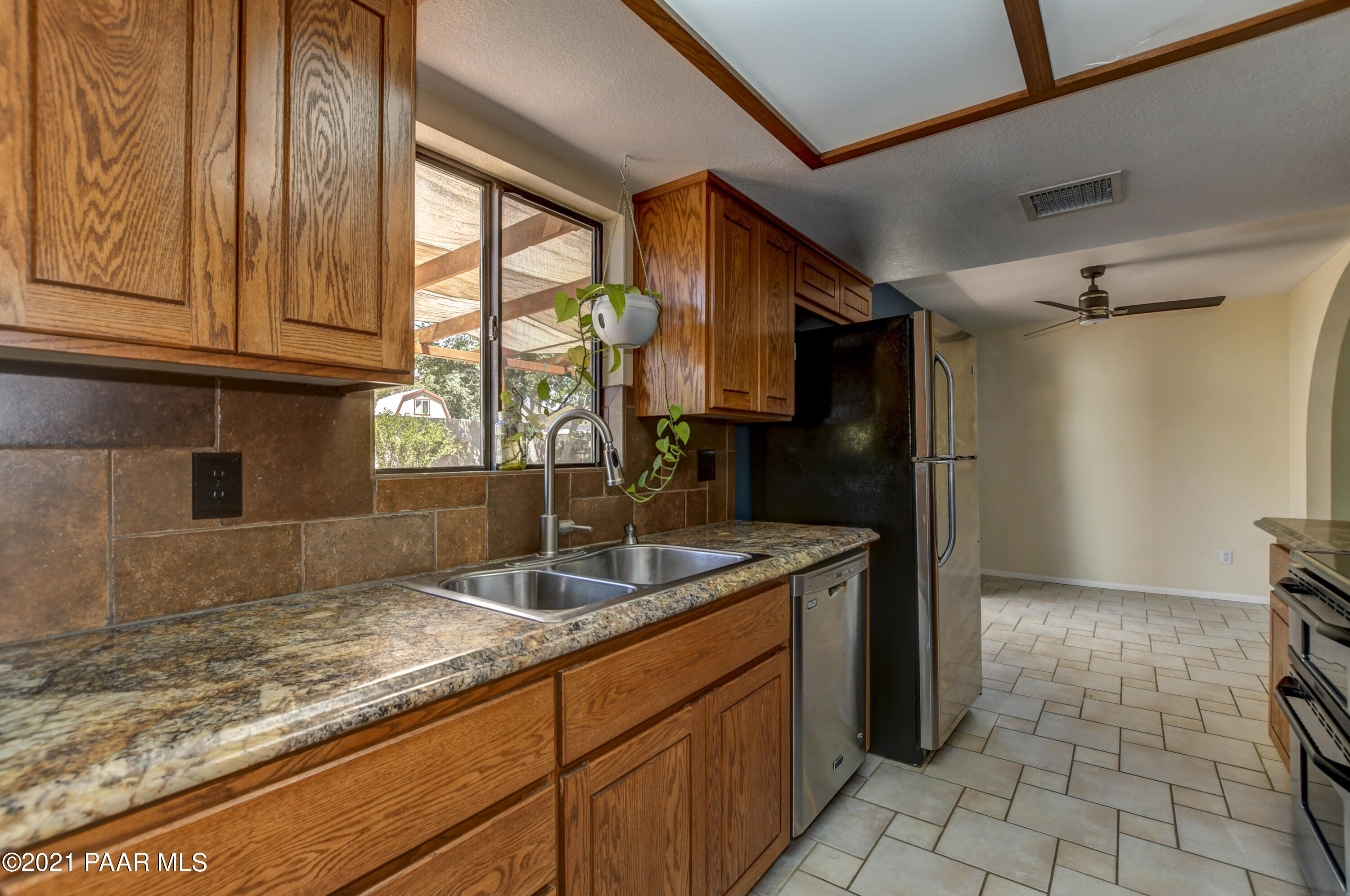 3420 North Tower Road Prescott Valley, AZ 86314 - Photo 10 of 30 010_Kitchen w SS Appliances