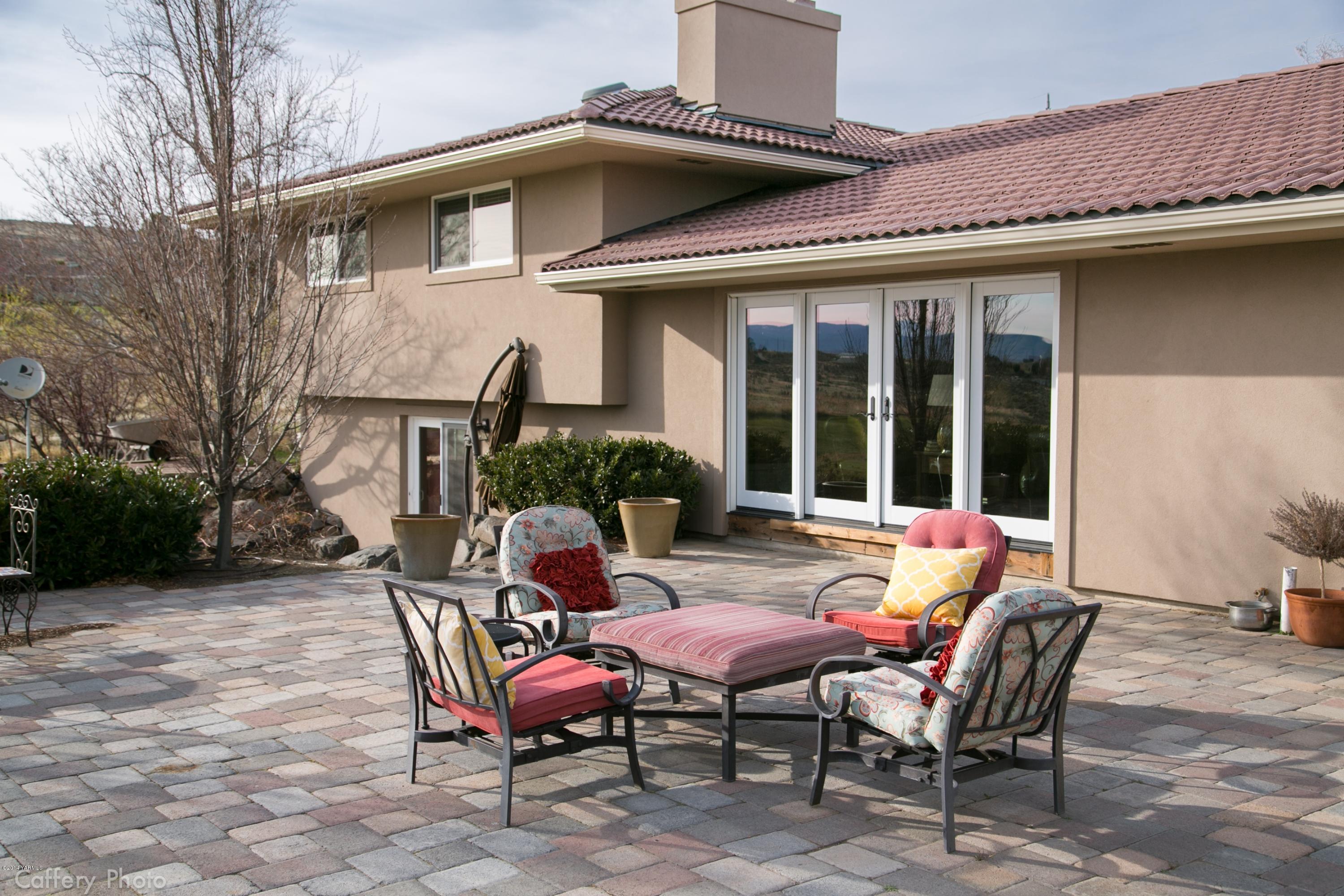 1102 Hillman Road Yakima, WA 98908 - Photo 21 of 49 a view of a house with backyard and sitting area