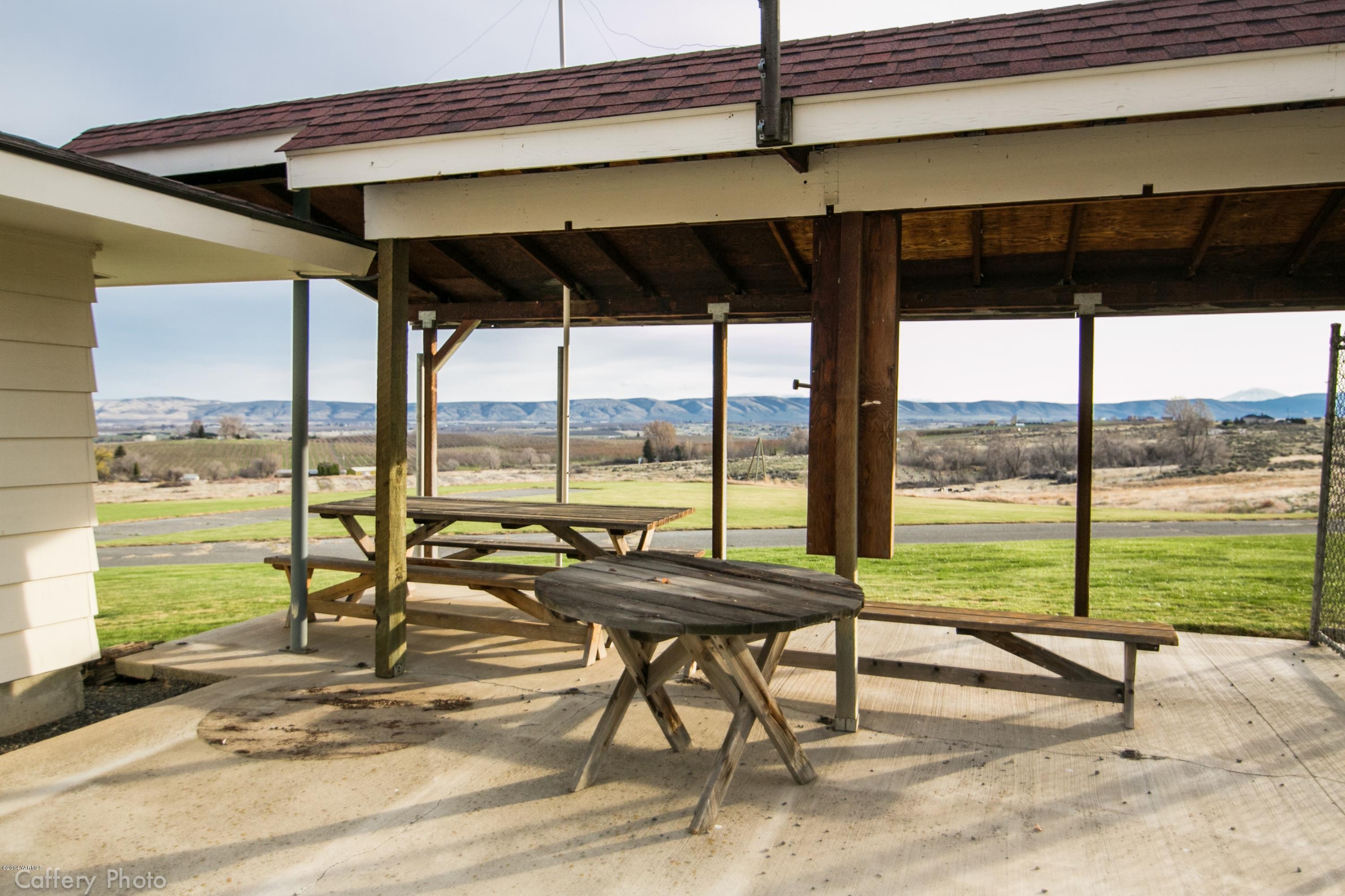 1102 Hillman Road Yakima, WA 98908 - Photo 44 of 49 a living room with a floor to ceiling window and an outdoor view