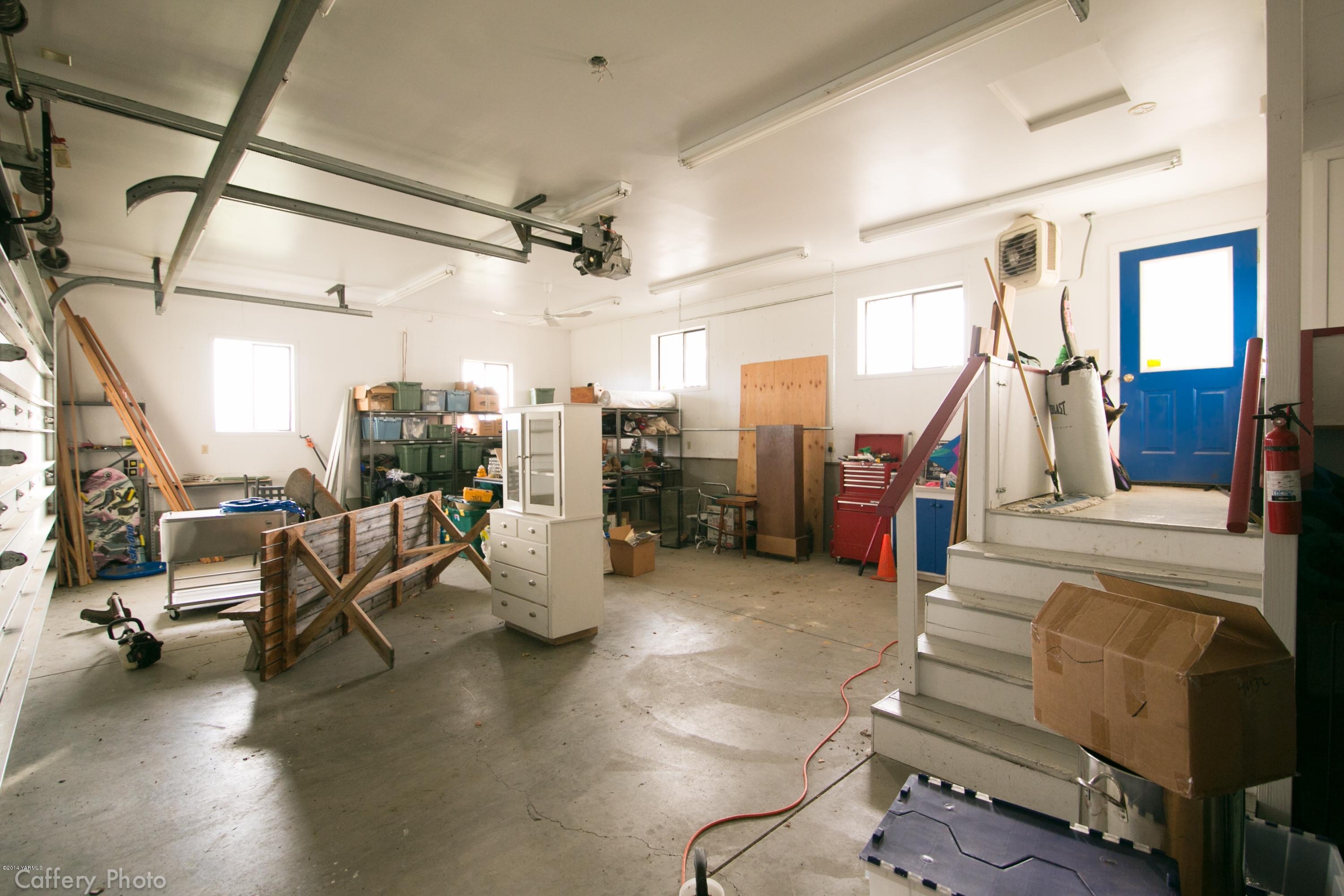1102 Hillman Road Yakima, WA 98908 - Photo 46 of 49 a view of a room with gym equipment