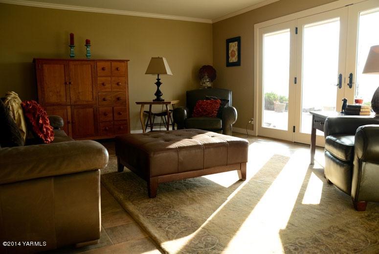 1102 Hillman Road Yakima, WA 98908 - Photo 8 of 49 a living room with furniture rug and a large window