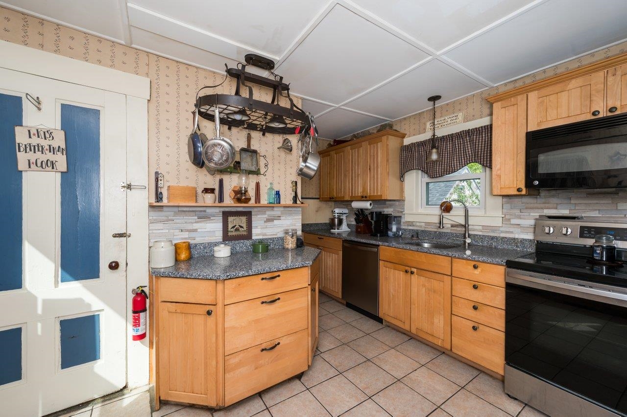 19 Sheridan Avenue Rochester, NH 03867 - Photo 8 of 44