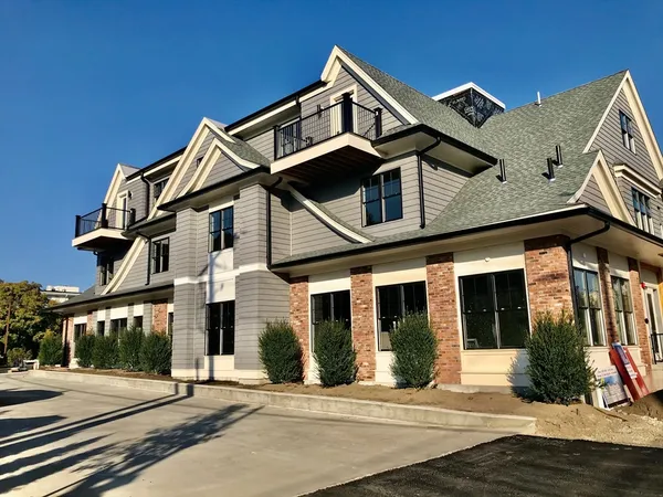 $2,695 | 15 Oak Street, Unit 202, Needham, MA 02492