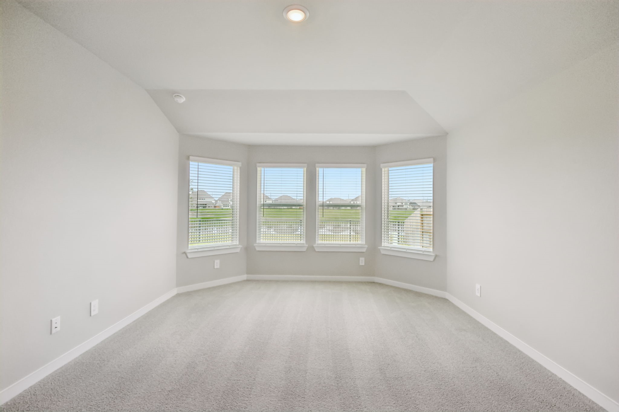 5814 Chamberlain Crossing Rosenberg, TX 77471 - Photo 19 of 39 an empty room with a window