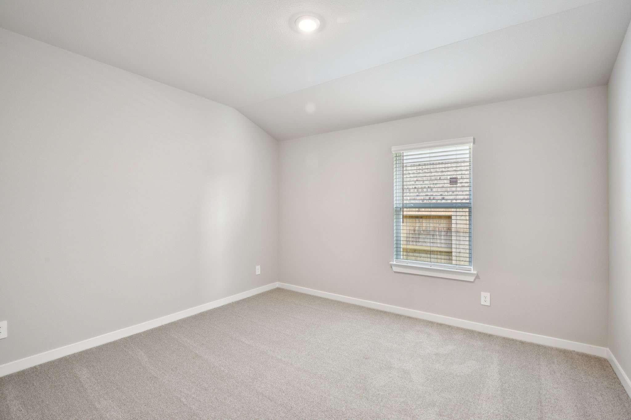 5814 Chamberlain Crossing Rosenberg, TX 77471 - Photo 32 of 39 an empty room with a window