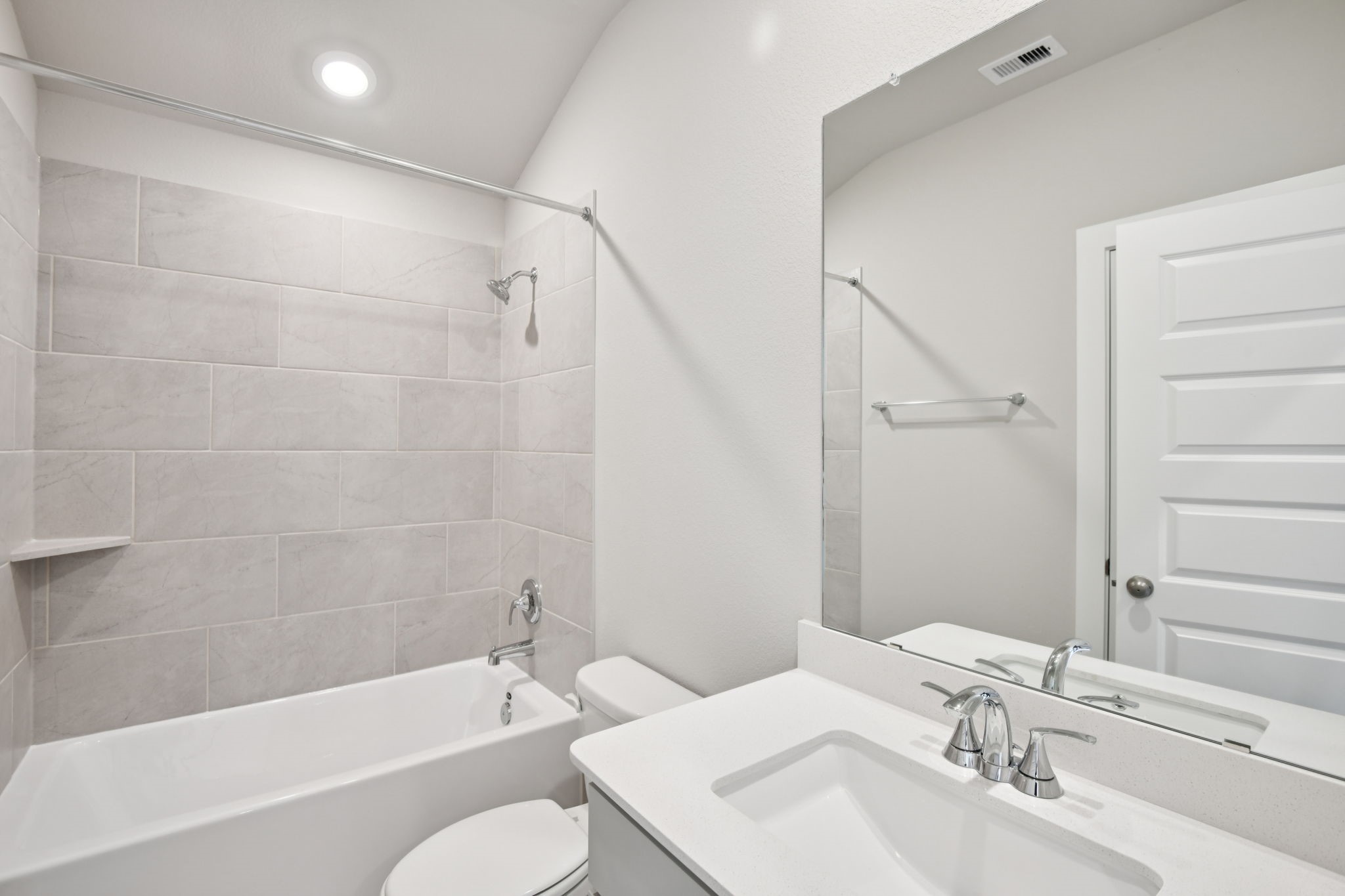 5814 Chamberlain Crossing Rosenberg, TX 77471 - Photo 35 of 39 a bathroom with a bathtub a sink a toilet and a mirror