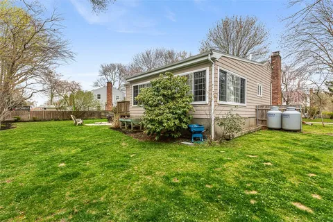 $899,000 | 7 Meadowbrook Drive, Barrington, RI 02806