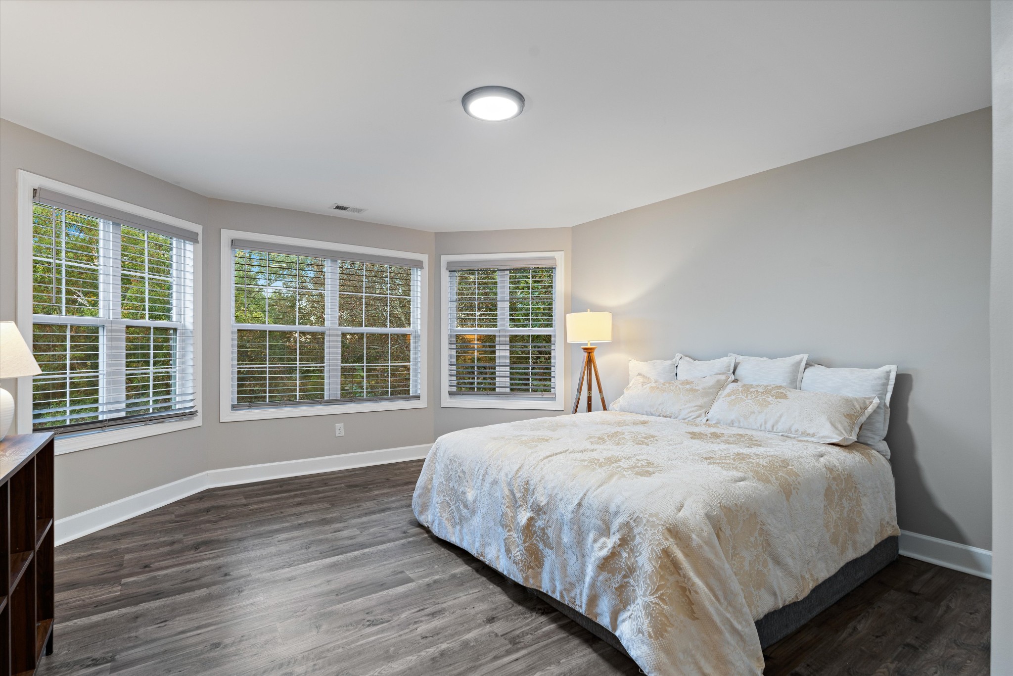 123 Chesapeake Court Lebanon, TN 37087 - Photo 33 of 62 a large bed sitting in a bedroom next to a large window