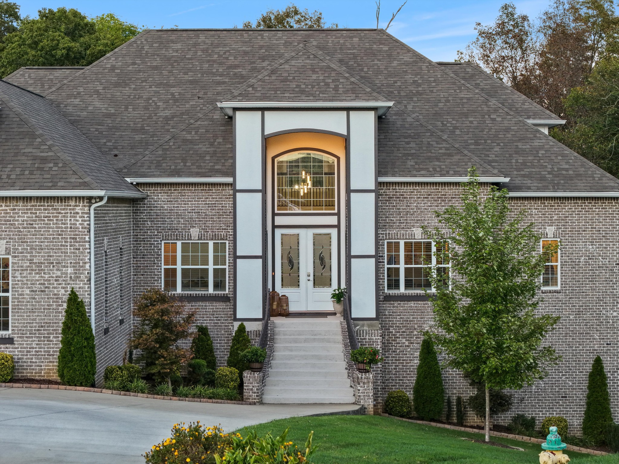 123 Chesapeake Court Lebanon, TN 37087 - Photo 4 of 62 a front view of a house with garden