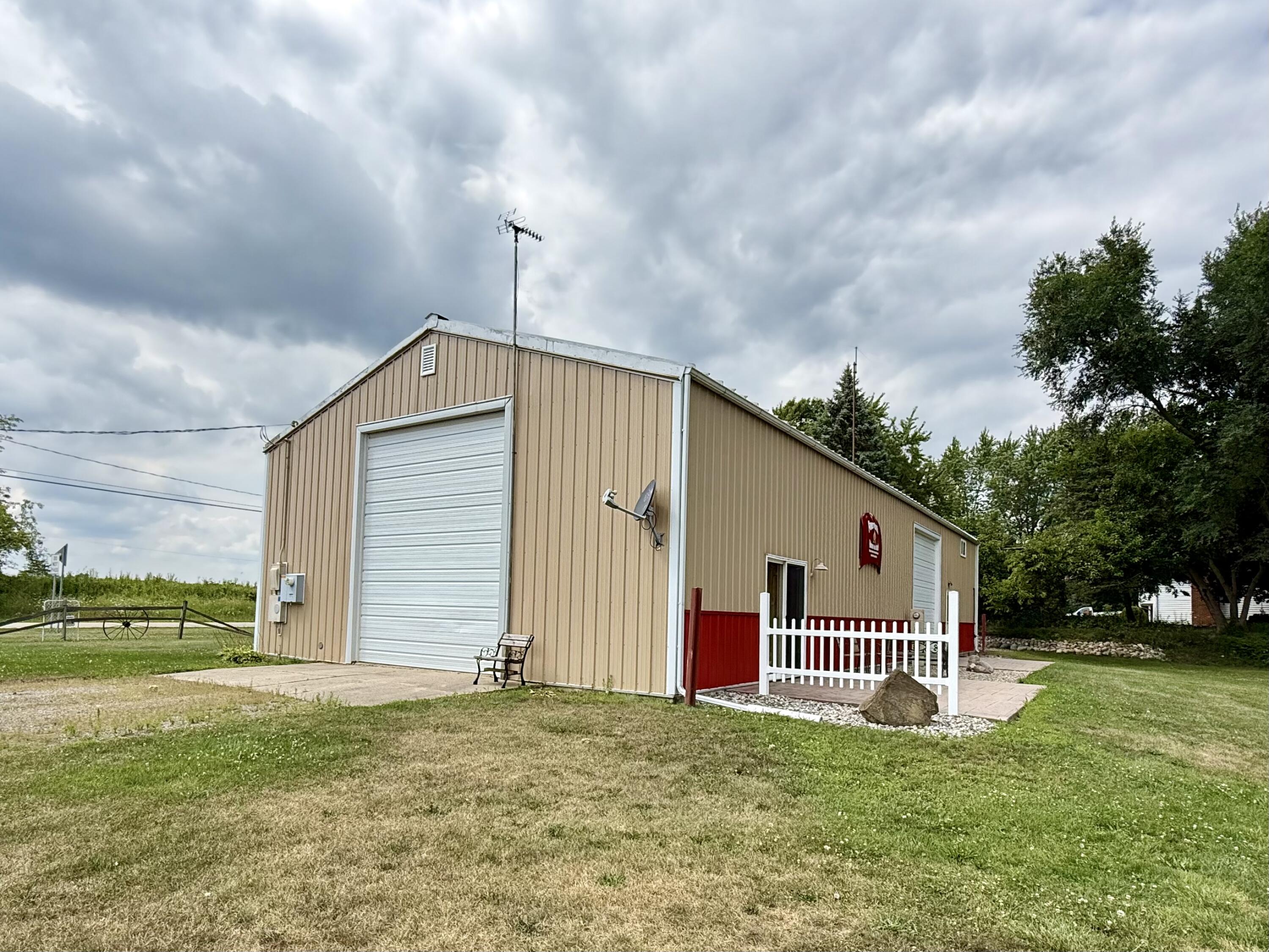 4111 Beck Road Jonesville, MI 49250 - Photo 2 of 9 2