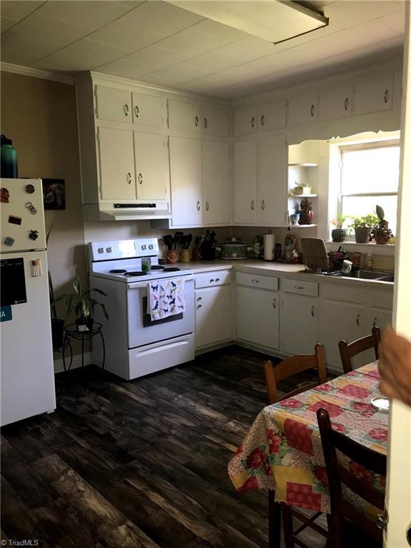 201 Periwinkle Road Eden, NC 27288 - Photo 24 of 48 Laundry room