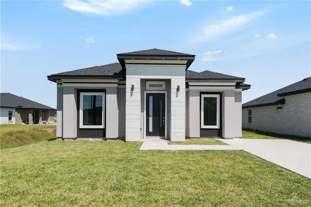 a view of a house with a yard