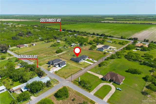 a view of a tennis court