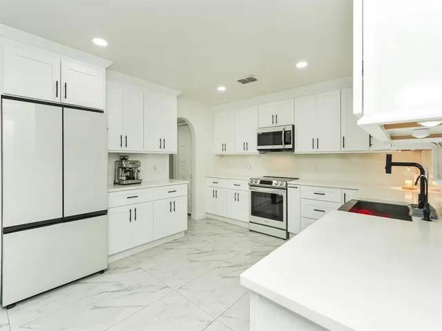 $749,900 | 7561 Lake Andrea Circle, Mount Dora, FL 32757