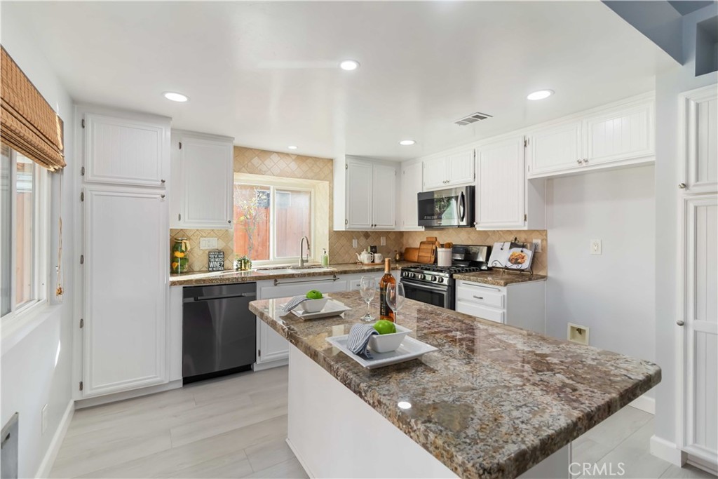 19853 Collins Road Canyon Country, CA 91351 - Photo 11 of 43