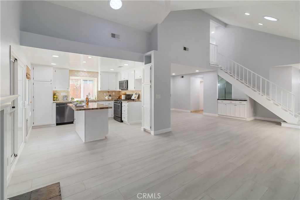 19853 Collins Road Canyon Country, CA 91351 - Photo 8 of 43