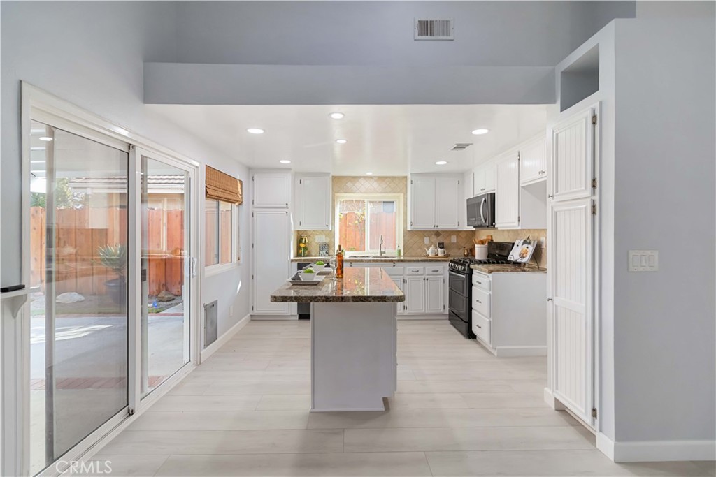 19853 Collins Road Canyon Country, CA 91351 - Photo 9 of 43