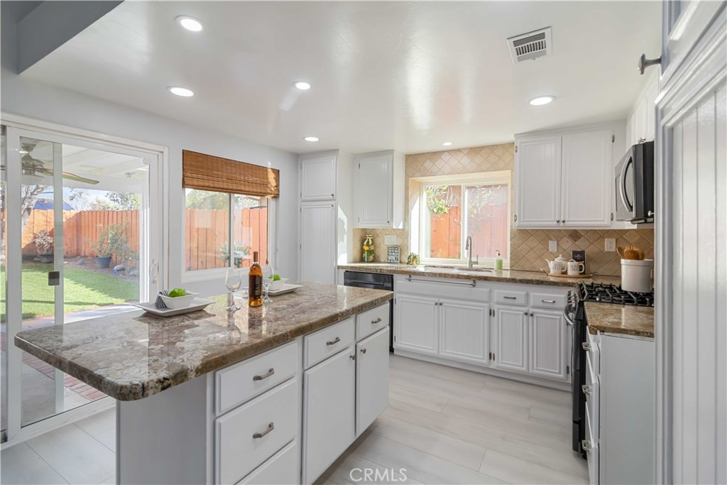 19853 Collins Road Canyon Country, CA 91351 - Photo 10 of 43