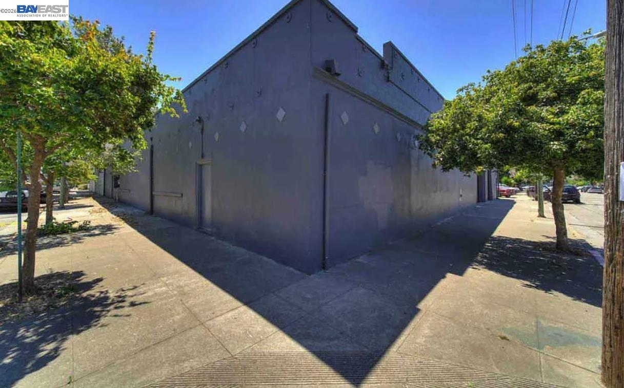 1451 13th Street, Unit 1 Oakland, CA 94607 - Photo 10 of 10 a view of a backyard