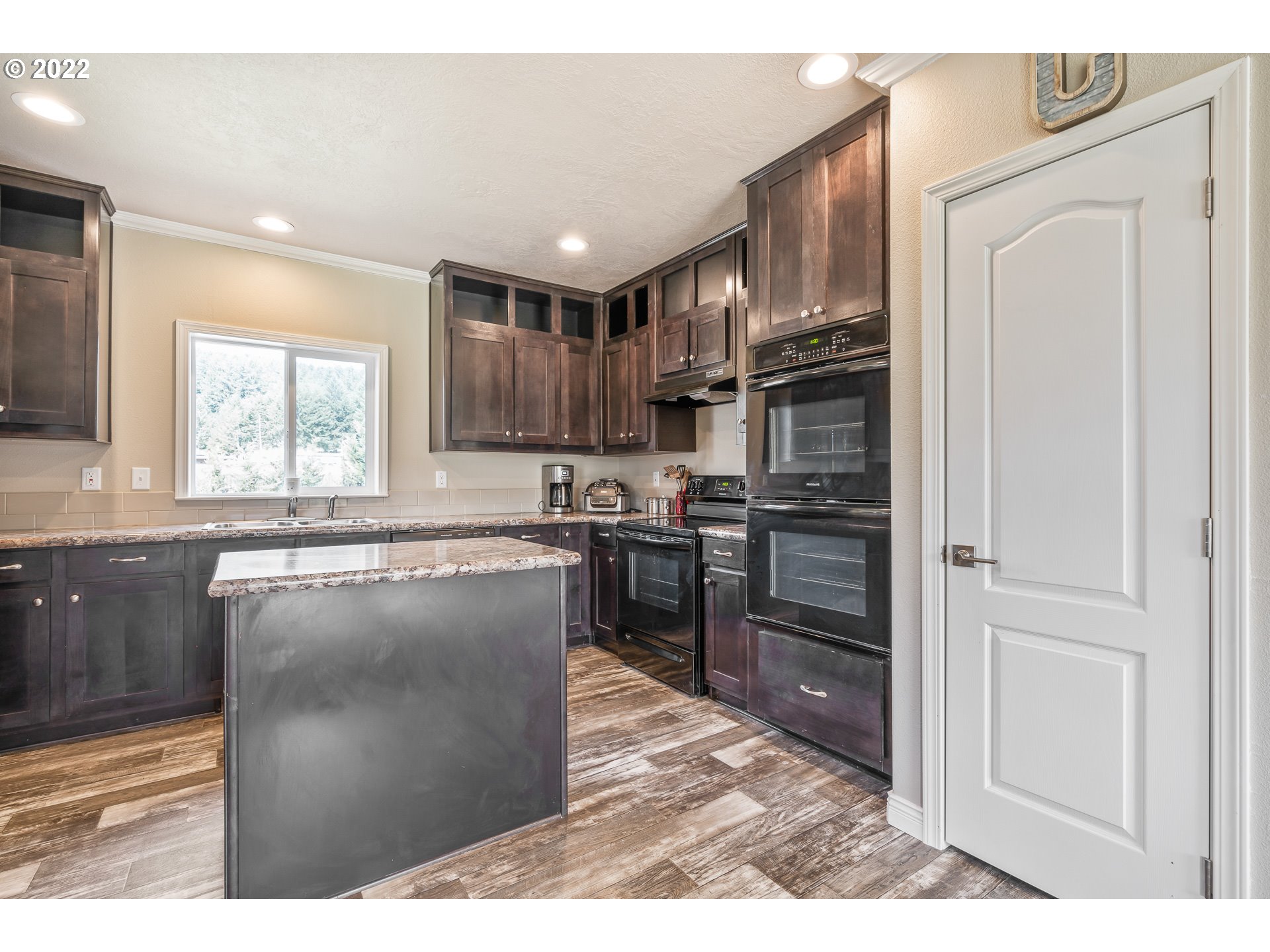 90851 Hill Road Springfield, OR 97478 - Photo 10 of 32 Gallery Image 10