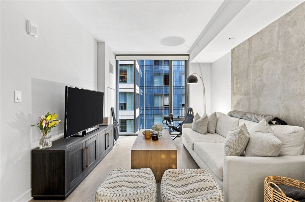 55 Lagrange Street, Unit 802 Boston, MA 02111 - Photo 1 of 12 Gallery Image 1
