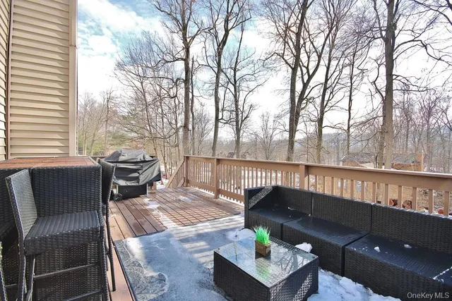 $675,000 | 3 Maurerbrook Drive, Fishkill, NY 12524