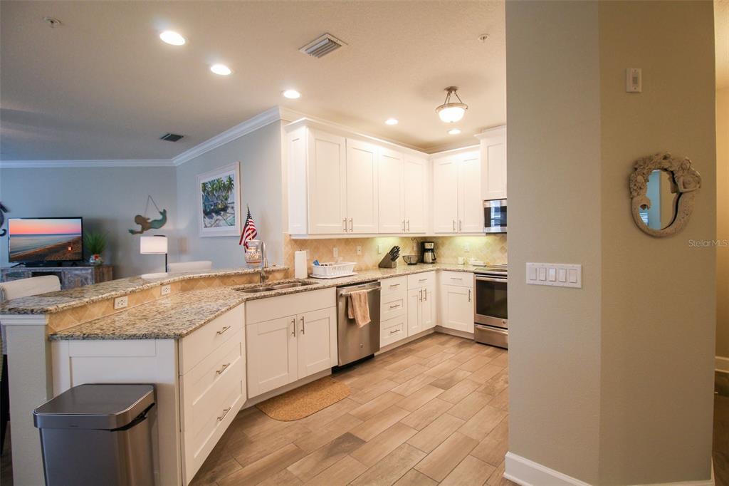 7710 34th Avenue West, Unit 101 Bradenton, FL 34209 - Photo 18 of 41