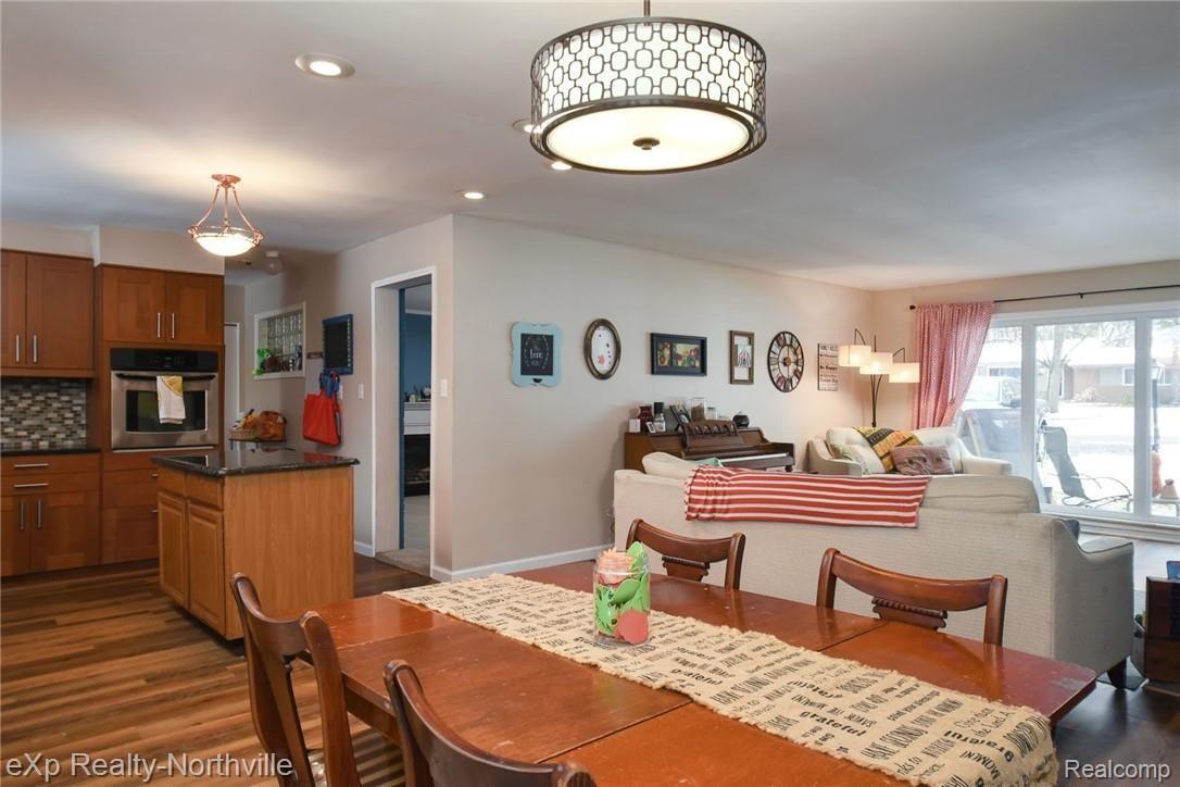 28471 Thorny Brae Road Farmington, MI 48331 - Photo 6 of 27 DSC_7530-Edit-2.jpg