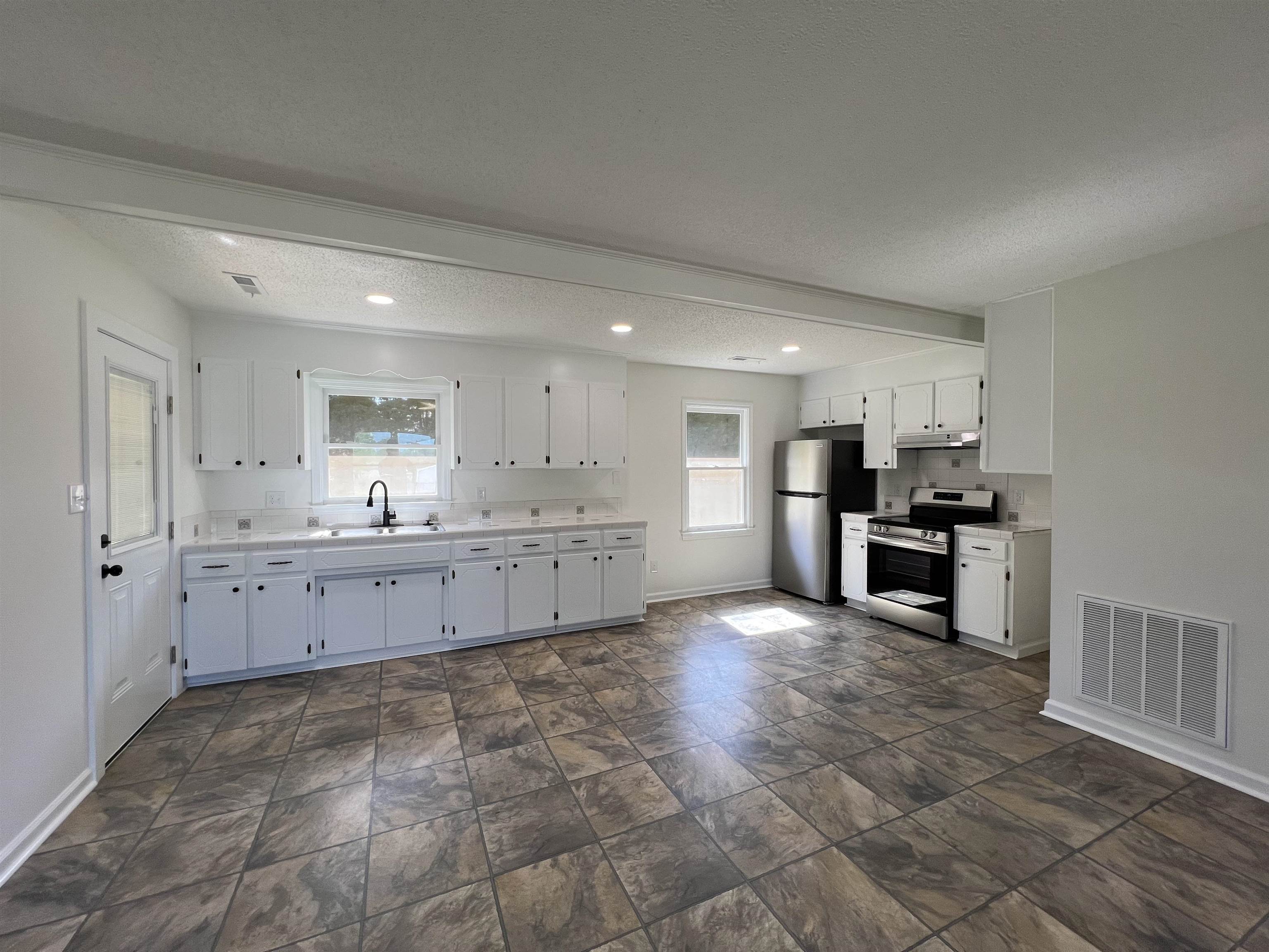 228 Ranier Drive Inman, SC 29349 - Photo 3 of 11