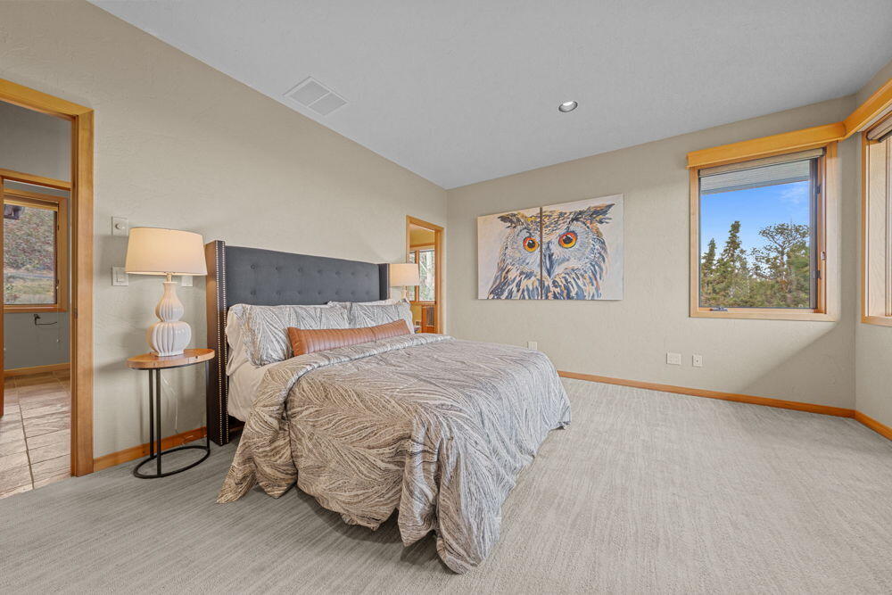 885 Northwest Chelsea Loop Bend, OR 97703 - Photo 38 of 57 82B 39-web-or-mls-Riley_Visuals-39 -