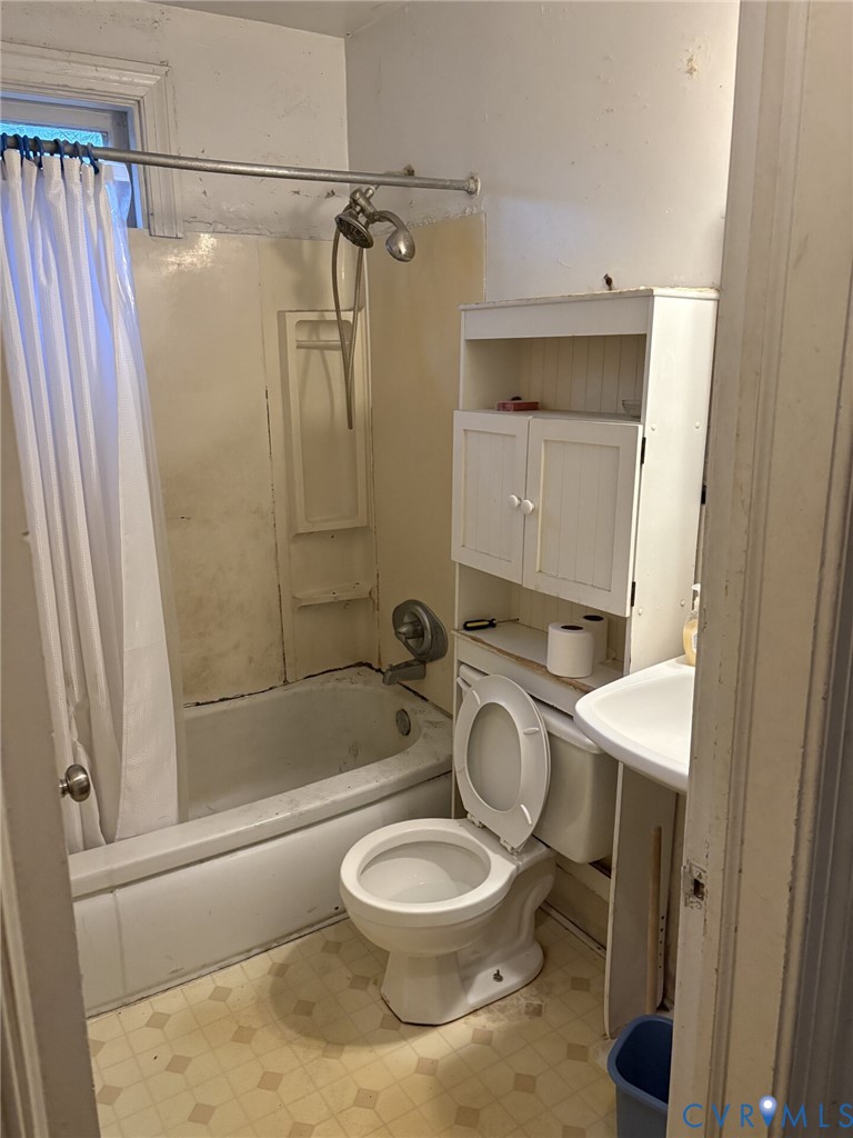 1208 Leicester Road Richmond, VA 23225 - Photo 7 of 9 a bathroom with a sink a toilet and shower