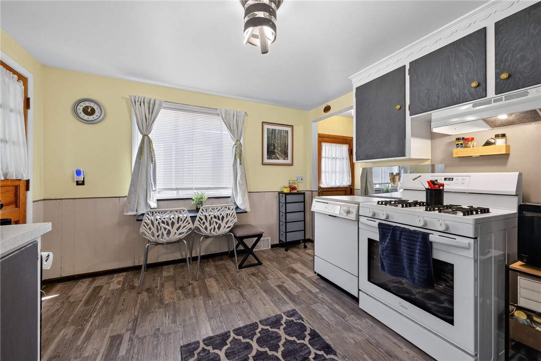 526 Winchester Street Rochester, NY 14615 - Photo 4 of 21 KITCHEN
