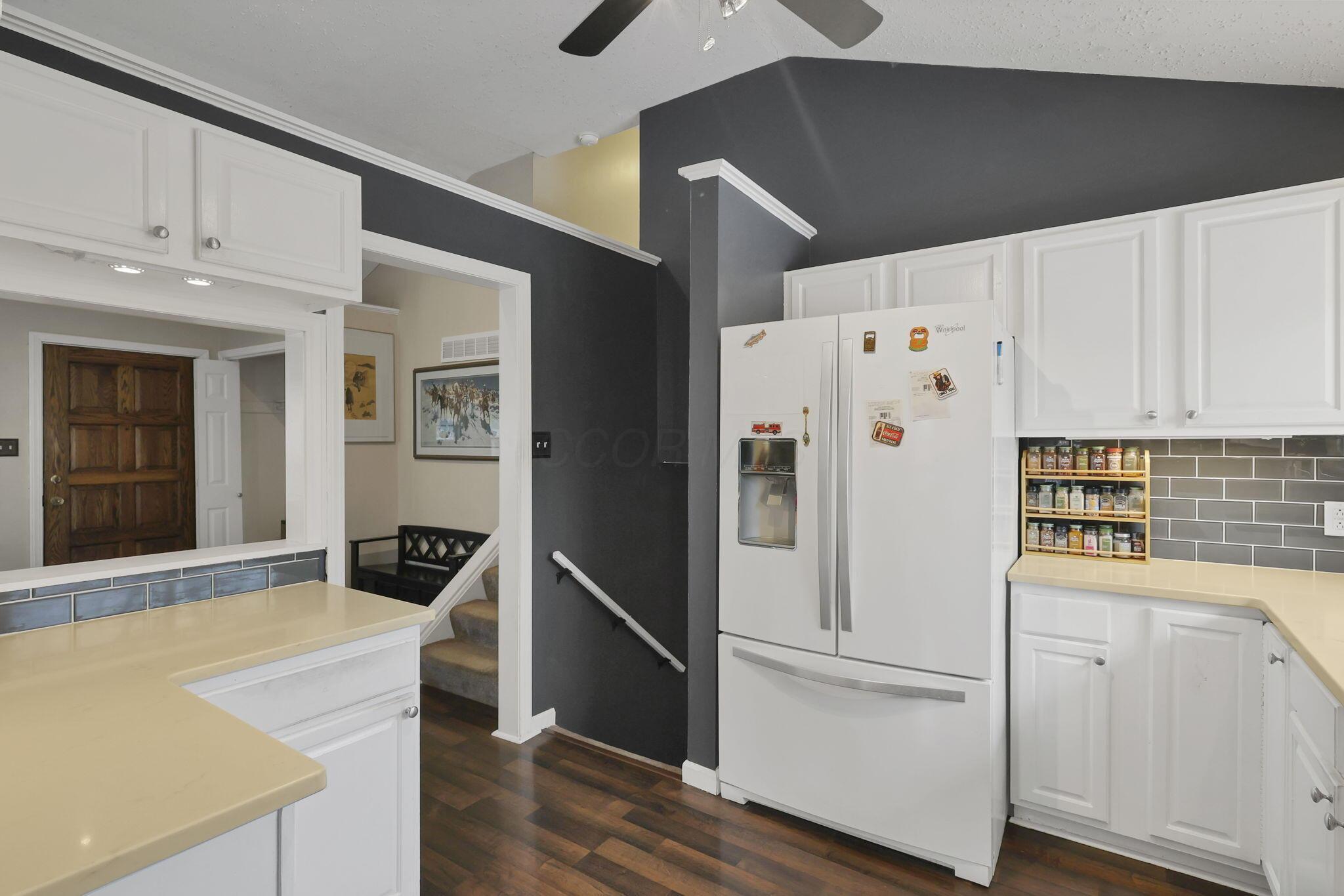 1065 Bernard Road Columbus, OH 43221 - Photo 15 of 58 White Appliances