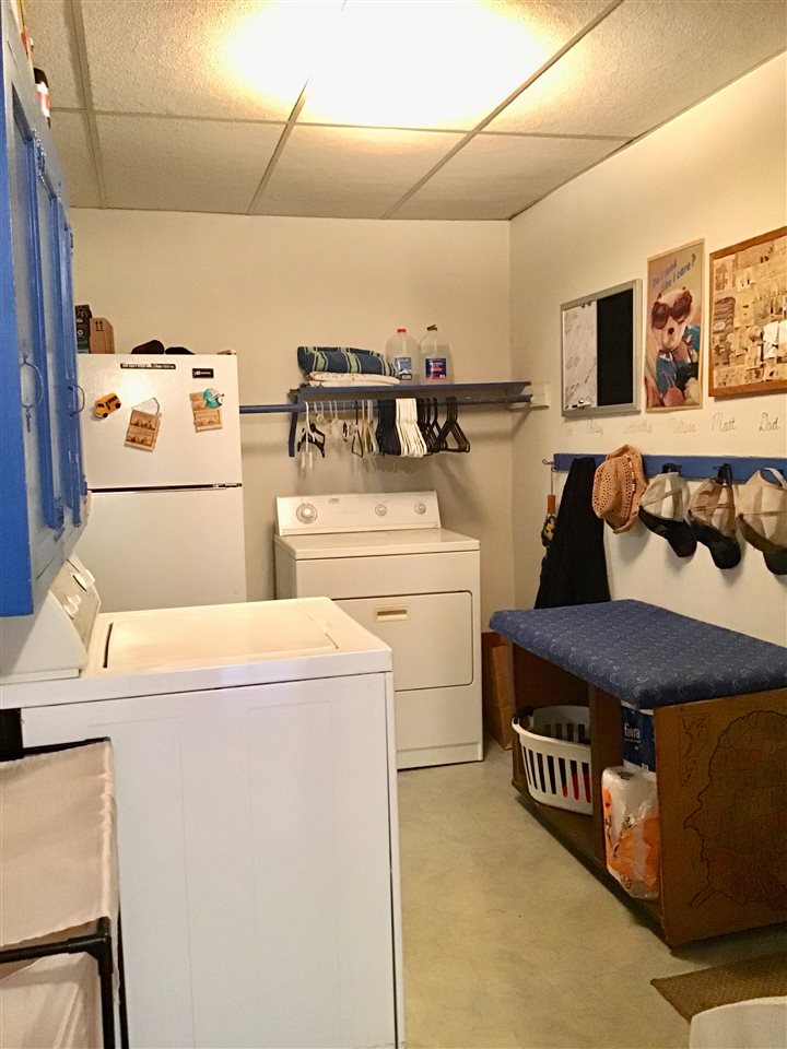 504 West Cunningham Road Winnebago, IL 61088 - Photo 18 of 25 a utility room with dryer and washer