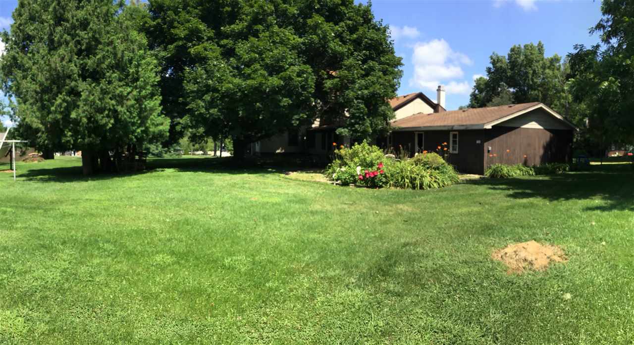504 West Cunningham Road Winnebago, IL 61088 - Photo 20 of 25 a view of a backyard with a garden