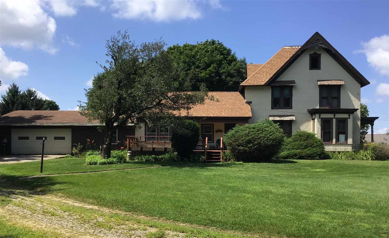 504 West Cunningham Road Winnebago, IL 61088 - Photo 2 of 25 a front view of a house with a yard and green space