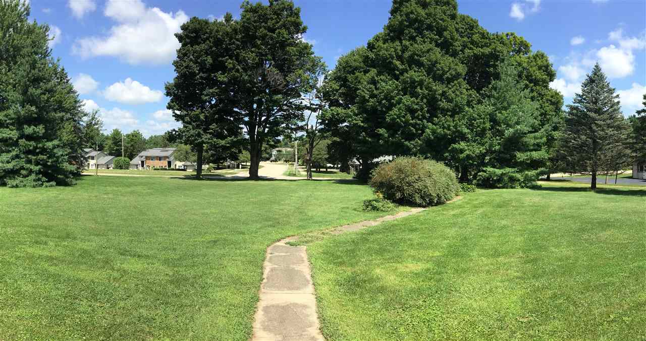 504 West Cunningham Road Winnebago, IL 61088 - Photo 24 of 25 a backyard of a house with lots of green space
