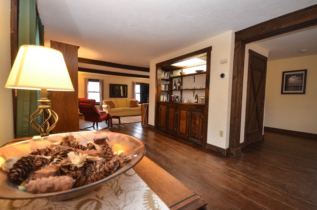 20 Welsh Road Sutton, MA 01590 - Photo 13 of 26 a view of a livingroom with furniture and hardwood floor