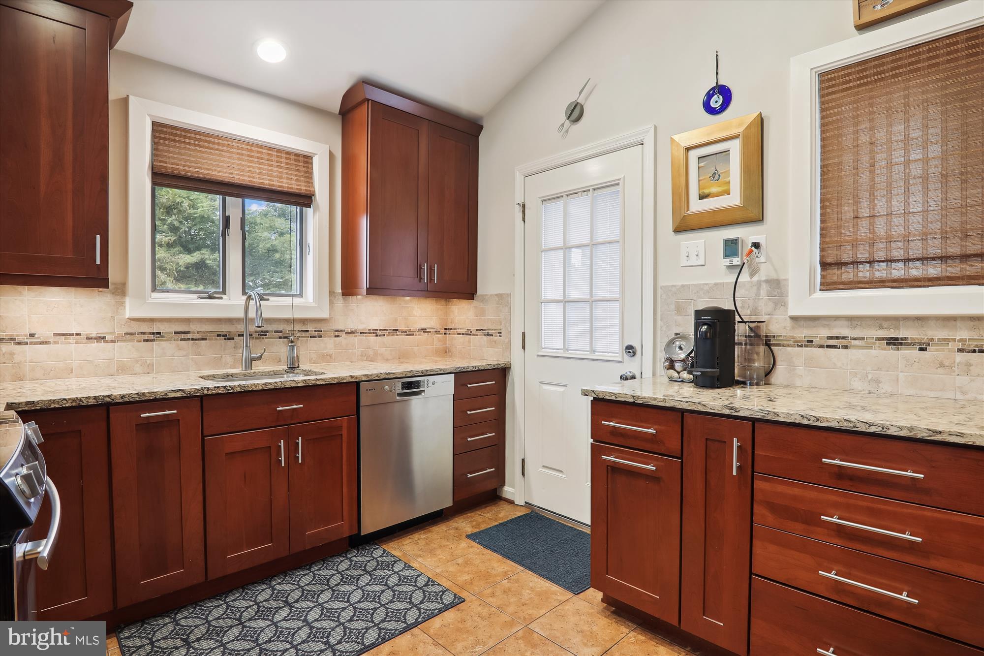 10111 Kinross Avenue Silver Spring, MD 20901 - Photo 5 of 61 Kitchen