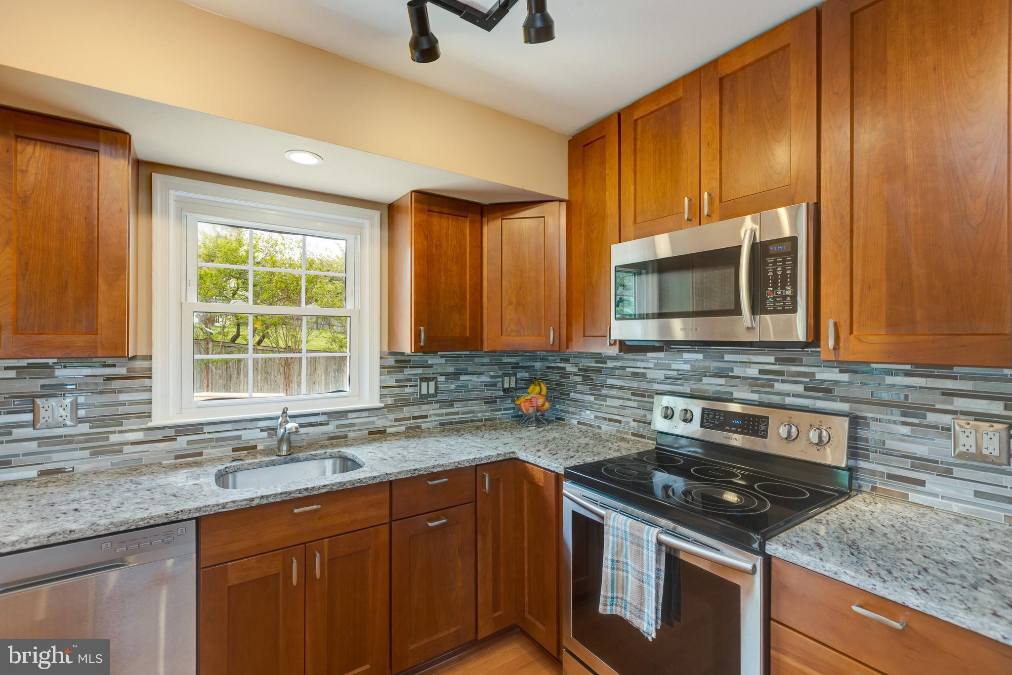 1344 Shallow Ford Road Herndon, VA 20170 - Photo 18 of 50 Slow close cabinets. SS appliances.