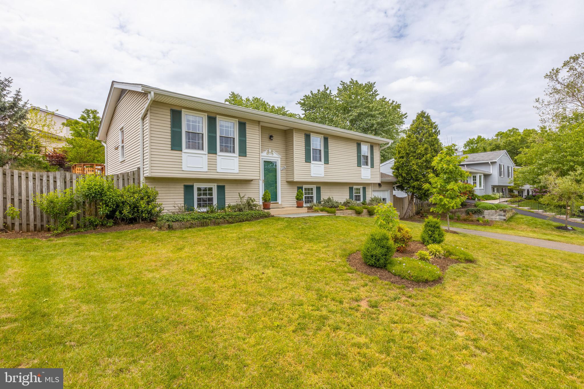 1344 Shallow Ford Road Herndon, VA 20170 - Photo 4 of 50 5 Bedrooms and 3 Renovated Bathrooms
