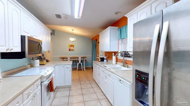 a view of a storage & utility room with washer and dryer