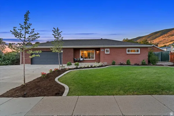 $899,900 | 555 East Pages Lane, Centerville, UT 84014