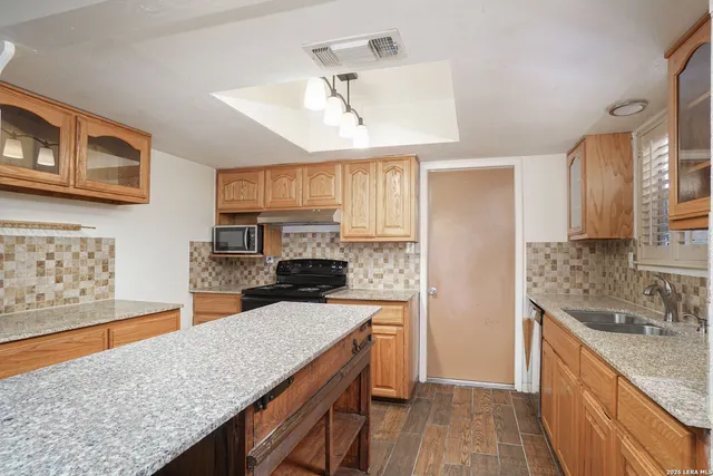 $1,750 | 7610 Meadow Green Street, San Antonio, TX 78251