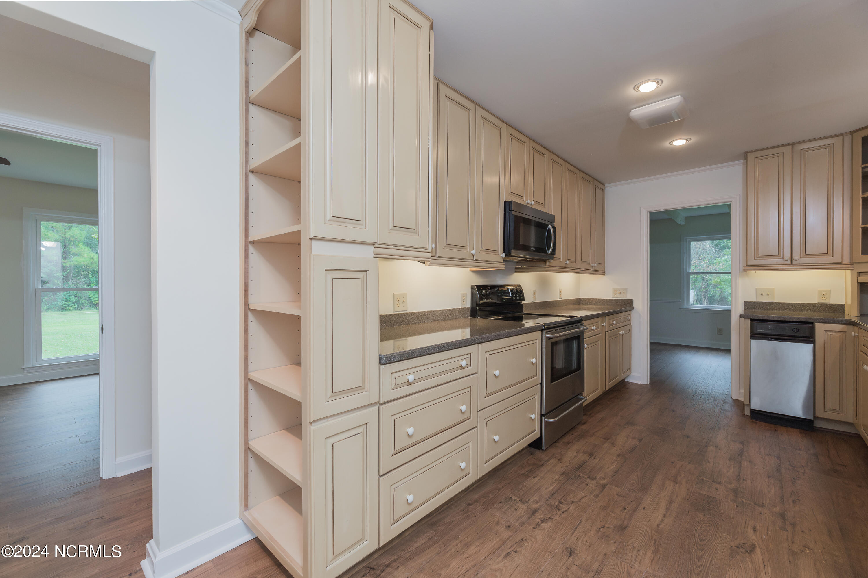 181 Sunset Road Wallace, NC 28466 - Photo 6 of 31 18kitchen