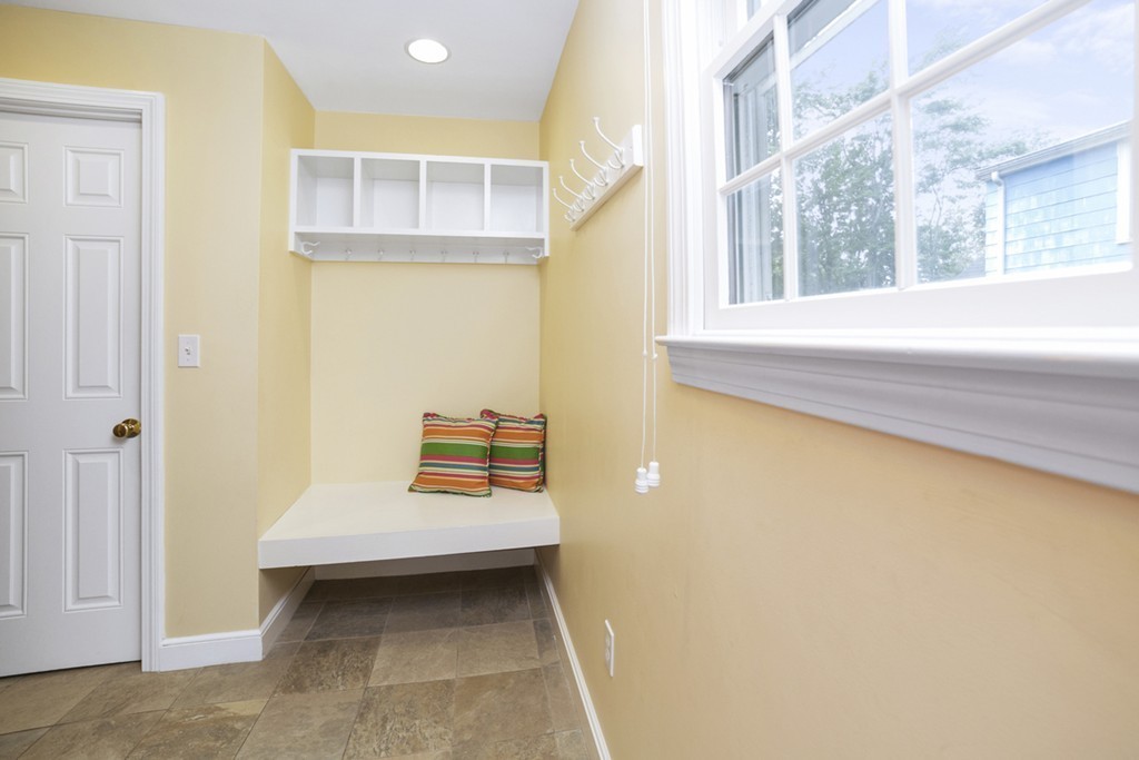 19 Farmcrest Avenue Lexington, MA 02421 - Photo 9 of 21