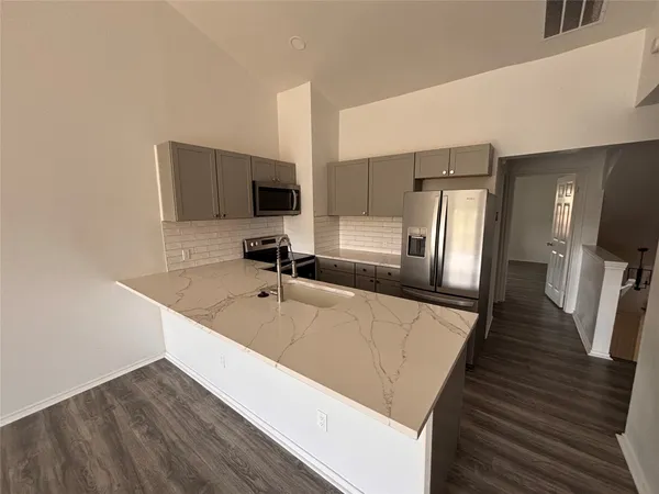 $1,350 | 6913 Thorncliffe Drive, Unit B, Austin, TX 78731