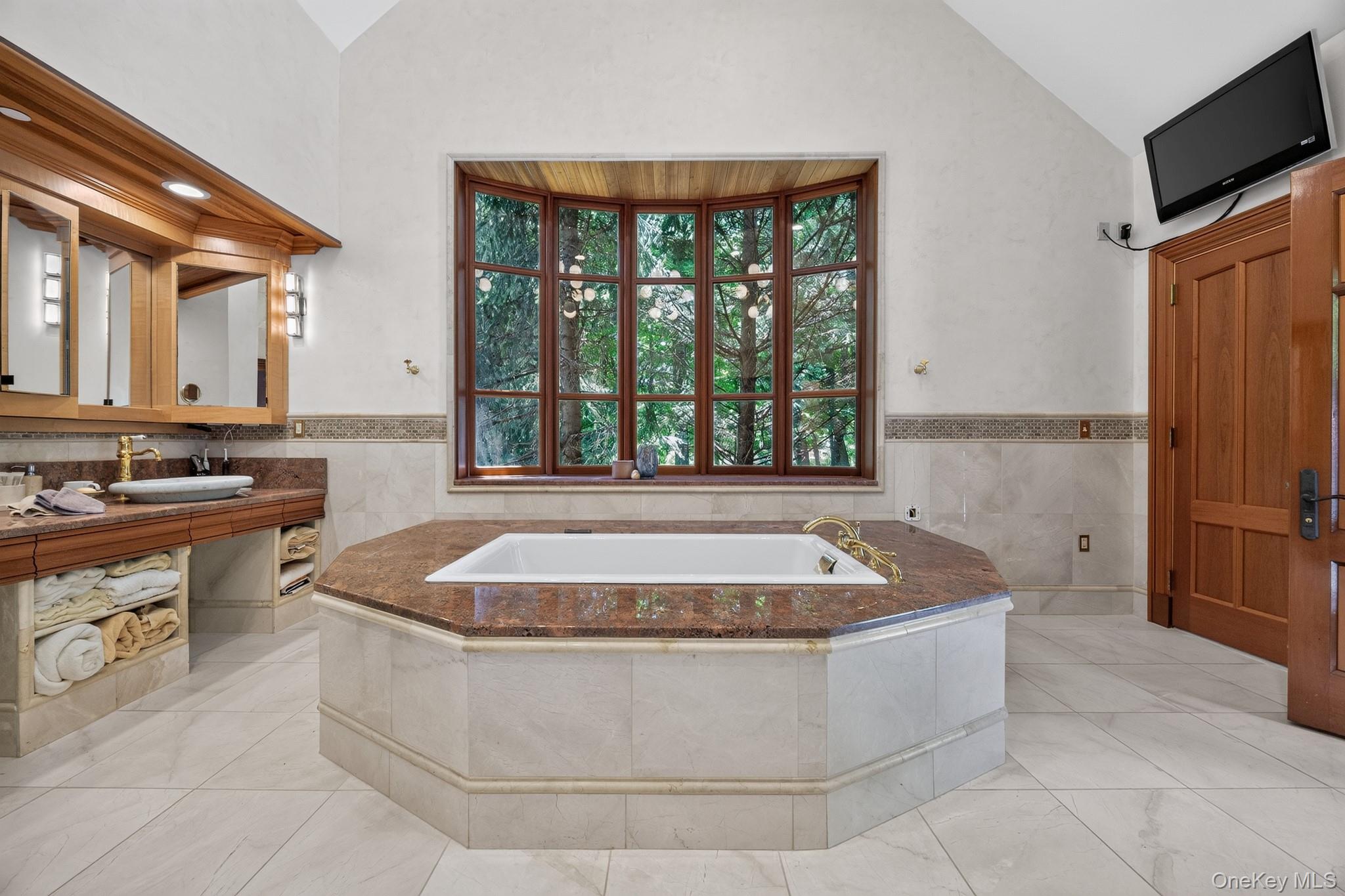 23 Inningwood Road Ossining, NY 10562 - Photo 27 of 50 Octagonal built-in soaking jacuzzi tub with cromo light therapy with a stone-finish surround