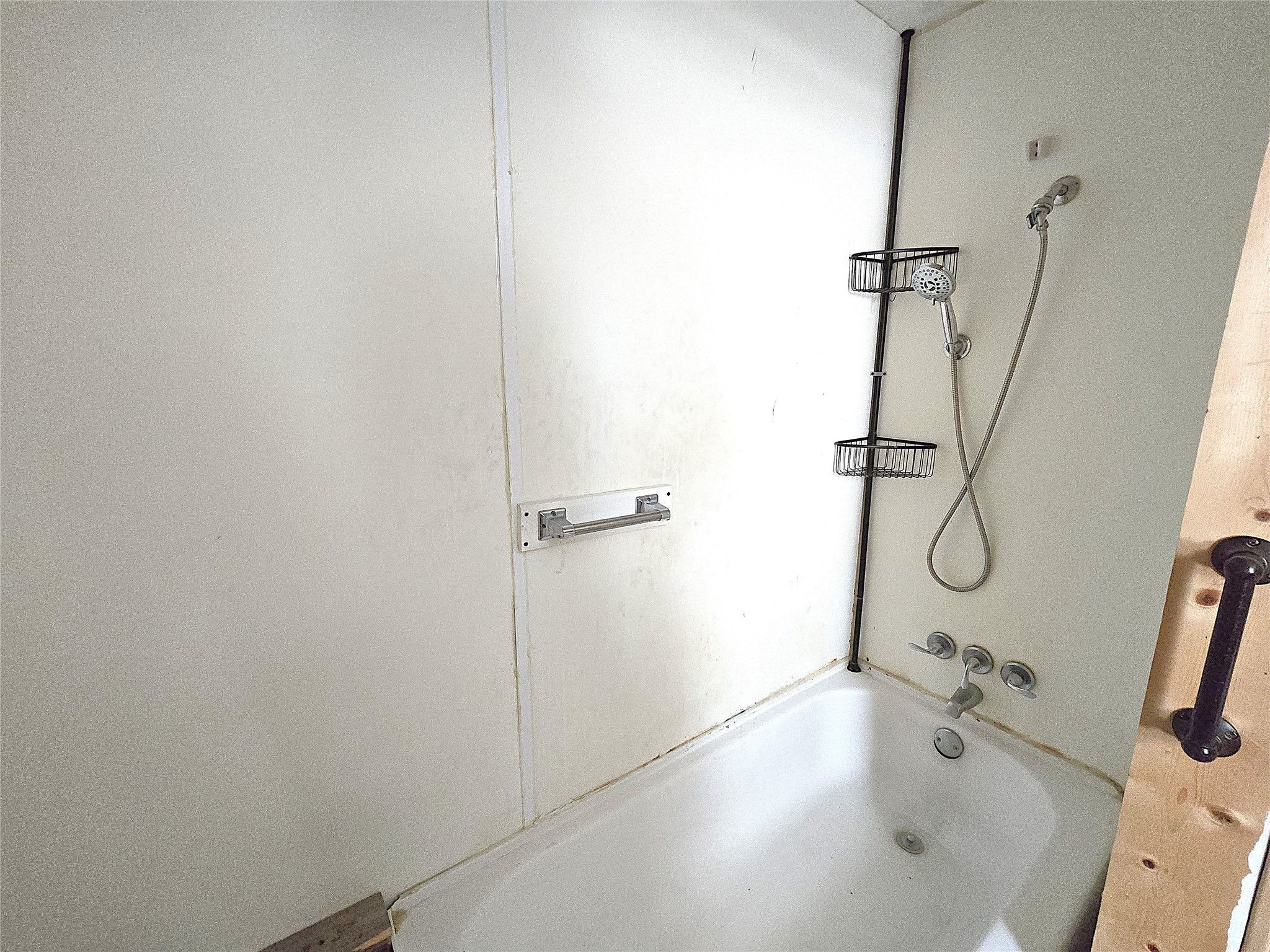 127 Navaho Trail Trinity, TX 75862 - Photo 11 of 12 a bathroom with a bathtub