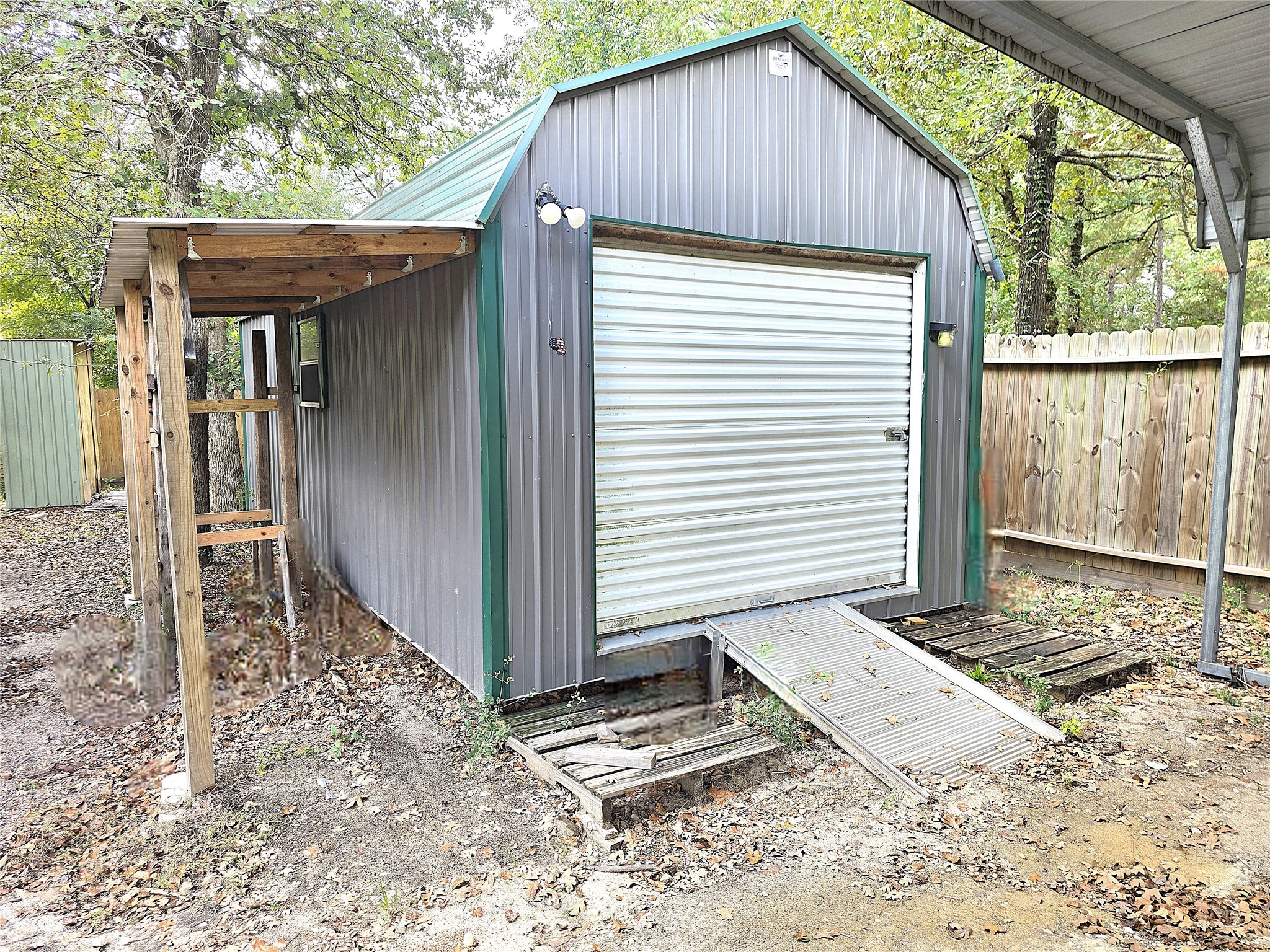 127 Navaho Trail Trinity, TX 75862 - Photo 4 of 12 a backyard of a house